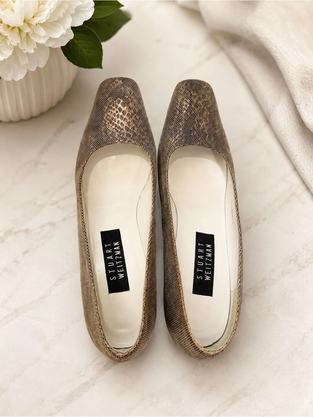 Stuart Weitzman Gold Snakeskin Square Toe Block Heel Pumps Women’s Size 9 AA